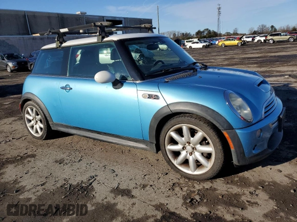 2003 MINI Hardtop S with VIN WMWRE33493TD64204, listed as a Copart auction lot 44604095 with 105,371 mi miles and Clean Title. Bid and sale history available at DreamBid. Image 4.