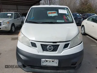 2017 Nissan NV200 S z VIN 3N6CM0KN1HK718121, wystawiony jako IAAI lot #41750406 z przebiegiem 95 249 mil mil oraz . Historia ofert i sprzedaży dostępna na DreamBid. Obrazek 6.