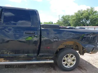 2023 Ram 2500 Laramie с VIN 3C6UR5FL2PG567670, выставлен на аукционе IAAI как лот 42231743 с пробегом 108 957 миль миль и . История ставок и продаж доступна на DreamBid. Изображение 18.