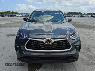 2024 Toyota Highlander LE z VIN 5TDKDRBH2RS553666, wystawiony jako Copart lot #57512875 z przebiegiem 44 772 mil mil oraz Czysty tytuł • Clean title. Historia ofert i sprzedaży dostępna na DreamBid. Obrazek 5.