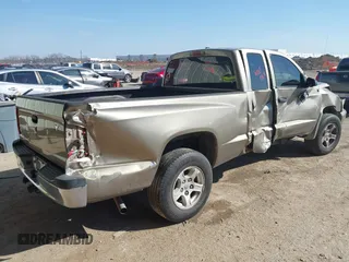 2006 Dodge Dakota SLT with VIN 1D7HE42K16S666071, listed as a IAAI auction lot 41676231 with 129,977 mi miles and . Bid and sale history available at carsss.com. Image 4.
