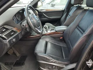 2011 BMW X5 35i z VIN 5UXZV4C59BL741822, wystawiony jako Copart lot #47702585 z przebiegiem 199 314 mil mil oraz Czysty tytuł • Clean title. Historia ofert i sprzedaży dostępna na DreamBid. Obrazek 7.