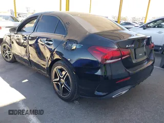 2022 Mercedes-Benz A 220 z VIN W1K3G4EB3NJ371168, wystawiony jako IAAI lot #41950285 z przebiegiem 95 288 mil mil oraz . Historia ofert i sprzedaży dostępna na DreamBid. Obrazek 3.