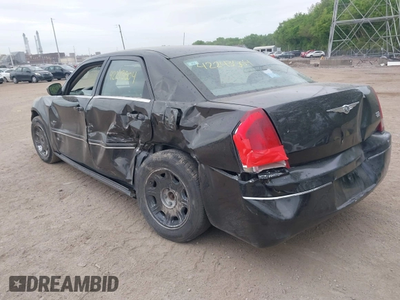 2005 Chrysler 300 Touring z VIN 2C3JA53G15H155185, wystawiony jako IAAI lot #42243504 z przebiegiem 176 557 mil mil oraz . Historia ofert i sprzedaży dostępna na DreamBid. Obrazek 3.