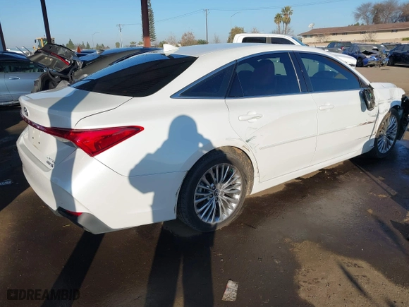 2019 Toyota Avalon Hybrid Limited with VIN 4T1B21FB2KU010215, listed as a IAAI auction lot 41358015 with 58,342 mi miles. Bid and sale history available at carsss.com. Image 4.
