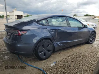 2022 Tesla Model 3 z VIN 5YJ3E1EA3NF287056, wystawiony jako Copart lot #58954225 z przebiegiem 132 196 mil mil oraz Czysty tytuł • Clean title. Historia ofert i sprzedaży dostępna na DreamBid. Obrazek 3.
