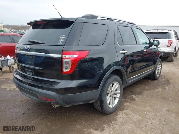 2015 Ford Explorer XLT with VIN 1FM5K7D80FGC02664, listed as a IAAI auction lot 41738494 with 174,192 mi miles. Bid and sale history available at carsss.com. Image 4.