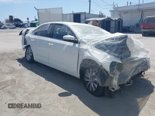 2014 Volkswagen Passat S z VIN 1VWAT7A30EC113737, wystawiony jako IAAI lot #42029001 z przebiegiem 115 378 mil mil oraz . Historia ofert i sprzedaży dostępna na DreamBid. Obrazek 1.