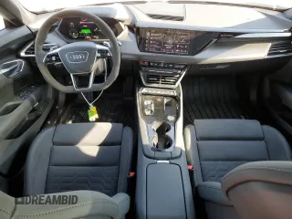 2024 Audi e-tron GT Premium Plus z VIN WAUCJBFW3R7004062, wystawiony jako Copart lot #77770684 z przebiegiem 3092 mil mil oraz Szkody całkowita. Historia ofert i sprzedaży dostępna na DreamBid. Obrazek 8.