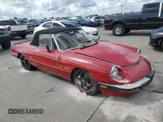 1988 Alfa Romeo Spider Graduate z VIN ZARBA5645J1062539, wystawiony jako Copart lot #75542014 z przebiegiem Nie podano mil oraz Szkody całkowita. Historia ofert i sprzedaży dostępna na DreamBid. Obrazek 4.