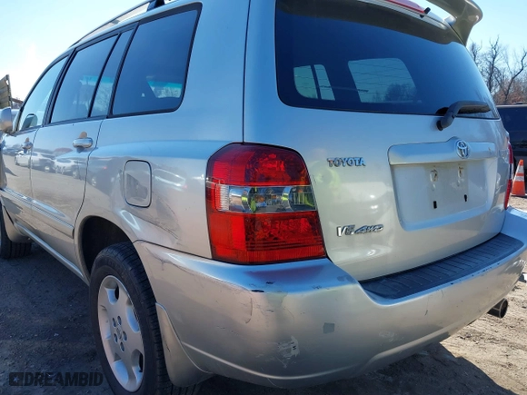 2006 Toyota Highlander w/3rd Row with VIN JTEEP21A560147097, listed as a IAAI auction lot 41602331 with 138,949 mi miles. Bid and sale history available at carsss.com. Image 14.