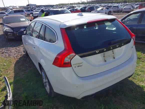 2015 Volvo V60 T5 Drive-E Premier z VIN YV140MEK2F1267396, wystawiony jako IAAI lot #41921329 z przebiegiem 93 937 mil mil oraz . Historia ofert i sprzedaży dostępna na DreamBid. Obrazek 3.