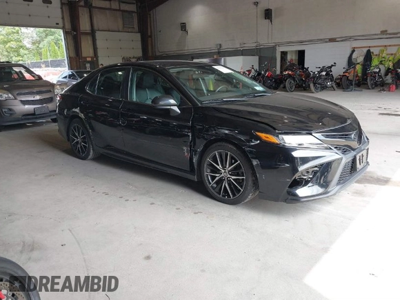 2021 Toyota Camry SE Nightshade with VIN 4T1G11AK6MU580771, listed as a IAAI auction lot 40042967 with 106,579 mi miles. Bid and sale history available at carsss.com. Image 1.