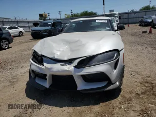 2022 Toyota Supra 3.0 z VIN WZ1DB0C02NW048905, wystawiony jako Copart lot #53099585 z przebiegiem 25 044 mil mil oraz Czysty tytuł • Clean title. Historia ofert i sprzedaży dostępna na DreamBid. Obrazek 5.
