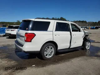 2024 Ford Expedition XLT z VIN 1FMJU1H87REA11212, wystawiony jako Copart lot #46078225 z przebiegiem 7801 mil mil oraz Szkody całkowita. Historia ofert i sprzedaży dostępna na DreamBid. Obrazek 3.