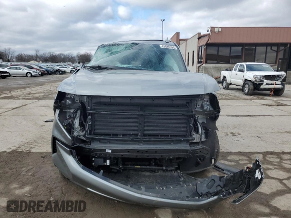 2023 Chevrolet Suburban Premier z VIN 1GNSKFKD6PR329370, wystawiony jako Copart lot #43688395 z przebiegiem Nie podano mil oraz Szkoda całkowita • Salvage title. Historia ofert i sprzedaży dostępna na DreamBid. Obrazek 5.