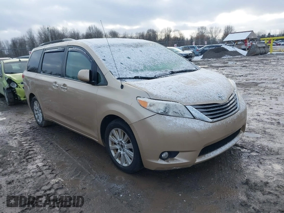2012 Toyota Sienna XLE z VIN 5TDDK3DCXCS047040, wystawiony jako IAAI lot #41494904 z przebiegiem 117 696 mil mil oraz . Historia ofert i sprzedaży dostępna na DreamBid. Obrazek 1.