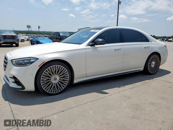 2022 Mercedes-Benz S 580 z VIN W1K6G7GB6NA098643, wystawiony jako Copart lot #60996695 z przebiegiem 48 976 mil mil oraz Czysty tytuł • Clean title. Historia ofert i sprzedaży dostępna na DreamBid. Obrazek 1.