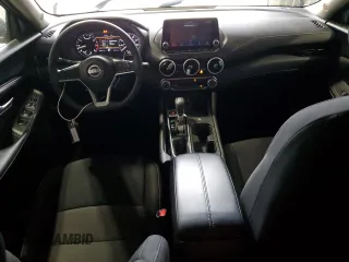 2024 Nissan Sentra SV z VIN 3N1AB8CVXRY332327, wystawiony jako Copart lot #59234505 z przebiegiem 26 950 mil mil oraz Czysty tytuł • Clean title. Historia ofert i sprzedaży dostępna na DreamBid. Obrazek 8.