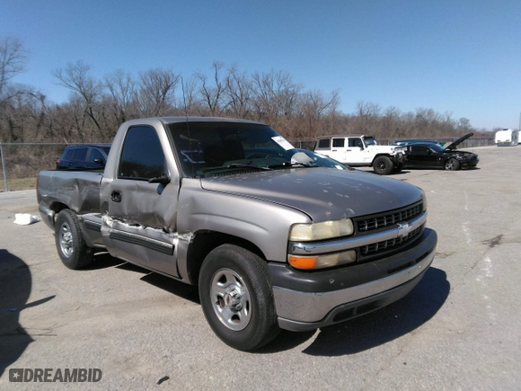 2000 Chevrolet Silverado 1500 with VIN 1GCEC14W6YZ228318, listed as a IAAI auction lot 41609151 with 299,432 mi miles. Bid and sale history available at carsss.com. Image 1.