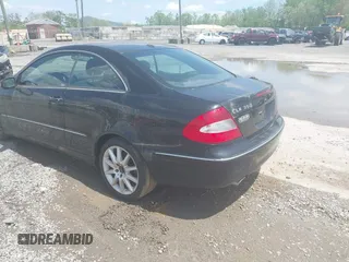 2007 Mercedes-Benz CLK 350 z VIN WDBTJ56H87F225194, wystawiony jako IAAI lot #42102616 z przebiegiem 148 964 mil mil oraz . Historia ofert i sprzedaży dostępna na DreamBid. Obrazek 3.