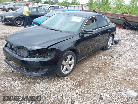 2013 Volkswagen Passat SE z VIN 1VWBN7A34DC109784, wystawiony jako IAAI lot #42302931 z przebiegiem 137 009 mil mil oraz . Historia ofert i sprzedaży dostępna na DreamBid. Obrazek 2.
