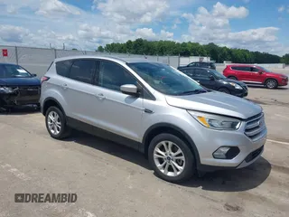 2017 Ford Escape SE z VIN 1FMCU9G92HUC22002, wystawiony jako IAAI lot #42345483 z przebiegiem 69 433 mil mil oraz . Historia ofert i sprzedaży dostępna na DreamBid. Obrazek 1.