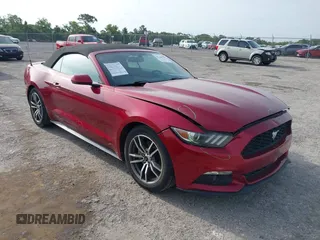 2016 Ford Mustang EcoBoost Premium z VIN 1FATP8UH8G5281846, wystawiony jako IAAI lot #42300795 z przebiegiem 96 245 mil mil oraz . Historia ofert i sprzedaży dostępna na DreamBid. Obrazek 1.