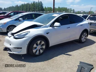 2022 Tesla Model Y Long Range z VIN 7SAYGDEE9NF509655, wystawiony jako IAAI lot #42433796 z przebiegiem 46 936 mil mil oraz . Historia ofert i sprzedaży dostępna na DreamBid. Obrazek 2.