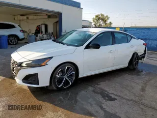 2023 Nissan Altima SR z VIN 1N4BL4CV4PN386004, wystawiony jako Copart lot #60926815 z przebiegiem 46 777 mil mil oraz Czysty tytuł • Clean title. Historia ofert i sprzedaży dostępna na DreamBid. Obrazek 1.
