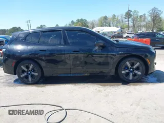 2024 BMW iX M60 z VIN WB533CF06RCN40621, wystawiony jako IAAI lot #42005612 z przebiegiem 11 051 mil mil oraz . Historia ofert i sprzedaży dostępna na DreamBid. Obrazek 13.