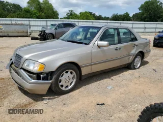 1996 Mercedes-Benz C z VIN WDBHA22EXTF425097, wystawiony jako Copart lot #62484135 z przebiegiem 100 783 mil mil oraz Szkoda całkowita • Salvage title. Historia ofert i sprzedaży dostępna na DreamBid. Obrazek 1.