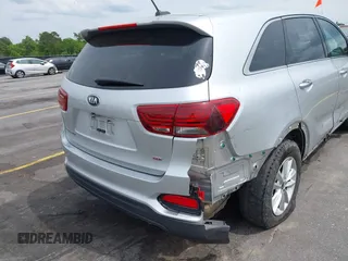 2019 Kia Sorento L z VIN 5XYPG4A36KG593306, wystawiony jako IAAI lot #42084345 z przebiegiem 115 241 mil mil oraz . Historia ofert i sprzedaży dostępna na DreamBid. Obrazek 20.