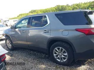 2020 Chevrolet Traverse LS z VIN 1GNERFKW3LJ310374, wystawiony jako IAAI lot #41320911 z przebiegiem 35 551 mil mil oraz . Historia ofert i sprzedaży dostępna na DreamBid. Obrazek 14.