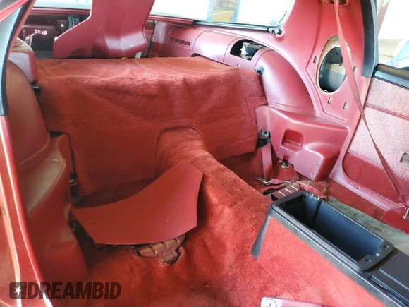 1989 Chevrolet Camaro z VIN 1G1FP21F7KL137015, wystawiony jako Copart lot #46108305 z przebiegiem 78 714 mil mil oraz Szkoda całkowita • Salvage title. Historia ofert i sprzedaży dostępna na DreamBid. Obrazek 10.