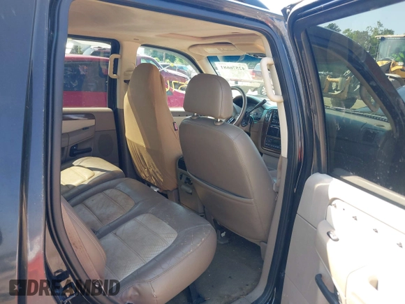 2002 Ford Explorer Eddie Bauer z VIN 1FMDU74W72UA71653, wystawiony jako IAAI lot #42576681 z przebiegiem 175 401 mil mil oraz . Historia ofert i sprzedaży dostępna na DreamBid. Obrazek 8.