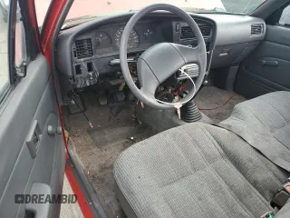 1990 Toyota Pickup DX с VIN JT4RN81P1L5069080, выставлен на аукционе Copart как лот 81606084 с пробегом 168 115 миль миль и Списание • Salvage title. История ставок и продаж доступна на DreamBid. Изображение 8.