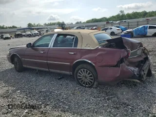 2004 Lincoln Town Car Signature z VIN 1LNHM81W54Y686970, wystawiony jako Copart lot #55615565 z przebiegiem 1 644 925 mil mil oraz Szkoda całkowita • Salvage title. Historia ofert i sprzedaży dostępna na DreamBid. Obrazek 2.