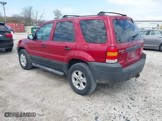 2006 Ford Escape XLT with VIN 1FMYU931X6KA24055, listed as a IAAI auction lot 42098827 with 175,261 mi miles. Bid and sale history available at carsss.com. Image 3.
