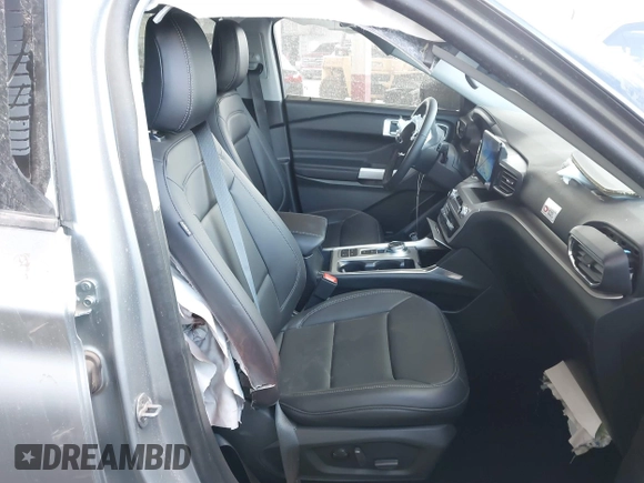2024 Ford Explorer XLT with VIN 1FMSK7DH8RGA81728, listed as a IAAI auction lot 41671142 with 1,220 mi miles. Bid and sale history available at carsss.com. Image 5.