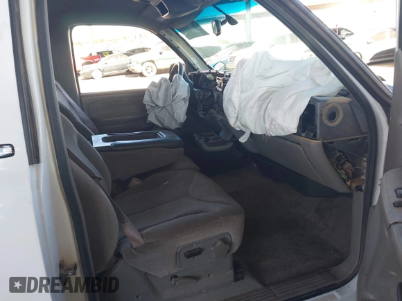 2000 GMC Sierra 1500 SL with VIN 1GTEC14V1YZ331363, listed as a IAAI auction lot 41652287 with Not provided miles and . Bid and sale history available at DreamBid. Image 5.