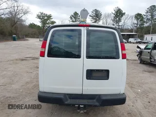 2008 Chevrolet City Express Cargo z VIN 1GCGG29K081189118, wystawiony jako IAAI lot #41727371 z przebiegiem 207 161 mil mil oraz . Historia ofert i sprzedaży dostępna na DreamBid. Obrazek 16.