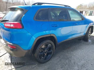 2018 Jeep Cherokee Latitude z VIN 1C4PJMCB5JD592960, wystawiony jako IAAI lot #41599164 z przebiegiem 155 038 mil mil oraz . Historia ofert i sprzedaży dostępna na DreamBid. Obrazek 4.