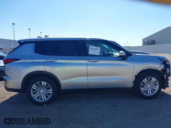 2024 Mitsubishi Outlander ES z VIN JA4J3UA8XRZ015082, wystawiony jako IAAI lot #42244407 z przebiegiem 18 885 mil mil oraz . Historia ofert i sprzedaży dostępna na DreamBid. Obrazek 14.