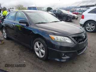 2011 Toyota Camry LE z VIN 4T1BF3EK2BU218614, wystawiony jako IAAI lot #41784474 z przebiegiem 245 780 mil mil oraz . Historia ofert i sprzedaży dostępna na DreamBid. Obrazek 1.