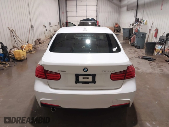 2014 BMW 3 Series 328d xDrive z VIN WBA3D5C51EKX98278, wystawiony jako IAAI lot #41775547 z przebiegiem 211 480 mil mil oraz . Historia ofert i sprzedaży dostępna na DreamBid. Obrazek 17.