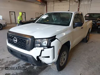 2023 Nissan Frontier S z VIN 1N6ED1CL4PN662650, wystawiony jako IAAI lot #42175893 z przebiegiem 22 035 mil mil oraz . Historia ofert i sprzedaży dostępna na DreamBid. Obrazek 6.