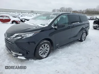2021 Toyota Sienna LE with VIN 5TDKRKEC8MS049544, listed as a Copart auction lot 45875155 with 70,948 mi miles and Clean Title. Bid and sale history available at carsss.com. Image 1.