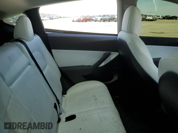 2022 Tesla Model Y Performance z VIN 7SAYGDEF6NF397082, wystawiony jako Copart lot #55823435 z przebiegiem Nie podano mil oraz Szkoda całkowita • Salvage title. Historia ofert i sprzedaży dostępna na DreamBid. Obrazek 11.