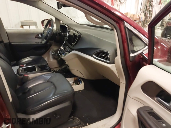 2018 Chrysler Pacifica Touring L Plus z VIN 2C4RC1EG5JR227511, wystawiony jako IAAI lot #41344075 z przebiegiem 86 860 mil mil oraz . Historia ofert i sprzedaży dostępna na DreamBid. Obrazek 5.